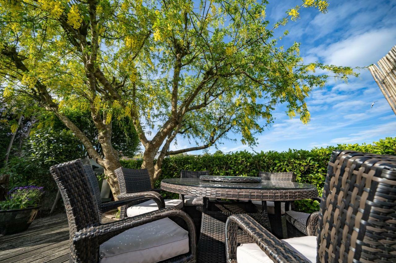 ホテル Pier House キンセール エクステリア 写真