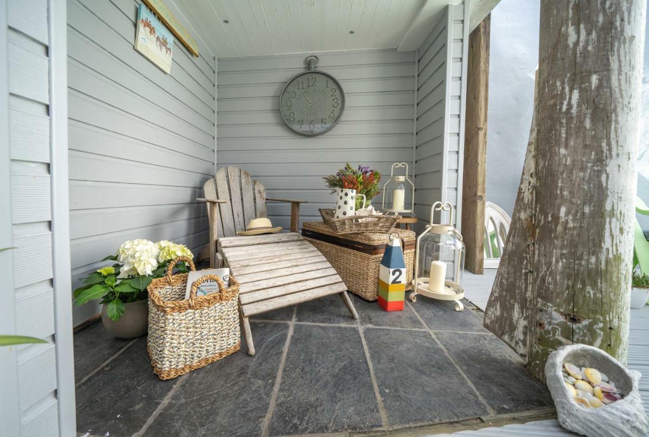 ホテル Pier House キンセール エクステリア 写真