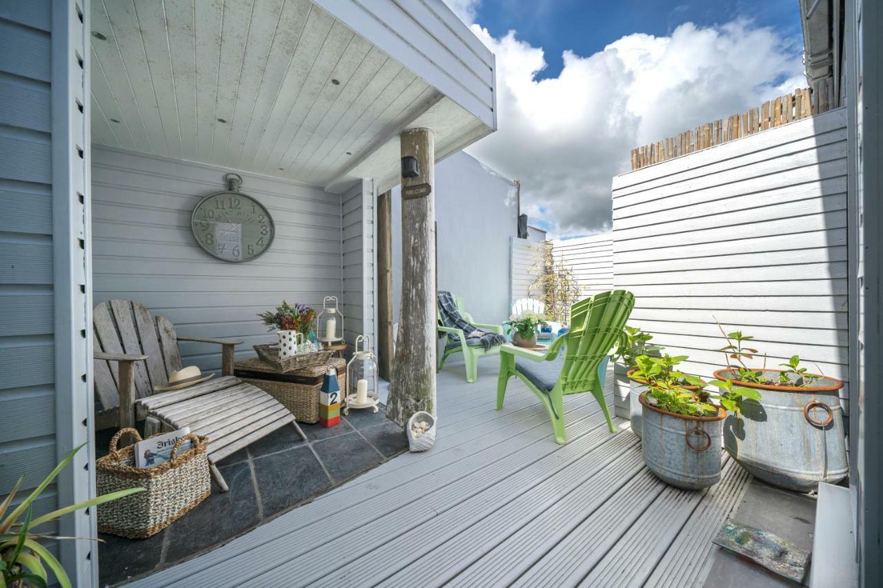 ホテル Pier House キンセール エクステリア 写真